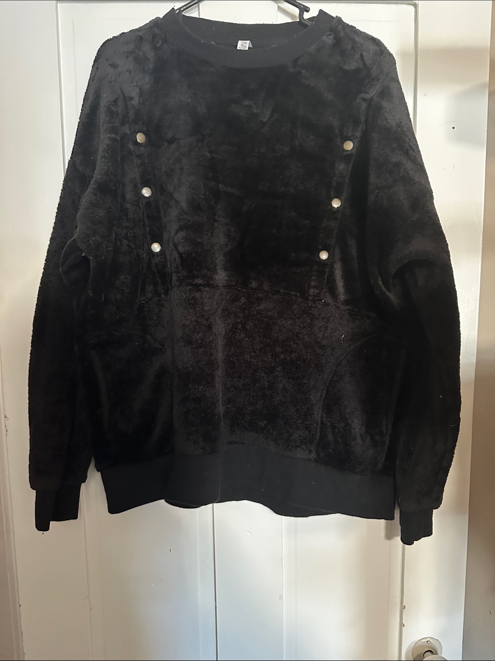 Latched Mama Black Faux-Fur snap access Crewneck Sweatshirt